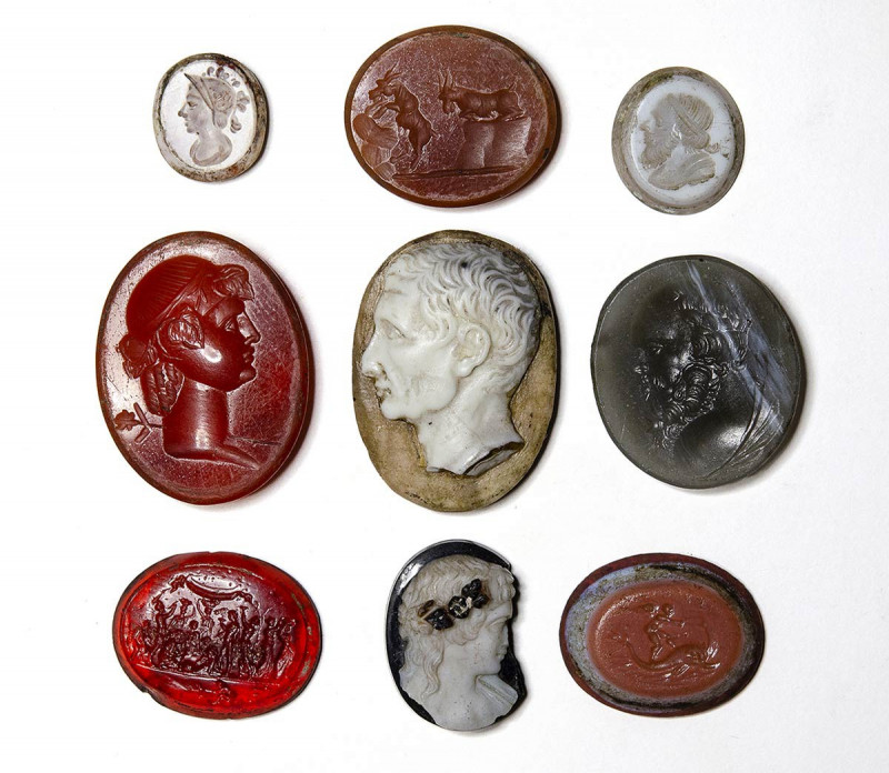 A group of 7 intaglios and 2 cameos. Varia

18th century A.D.
Min 9x10,5x3 mm...