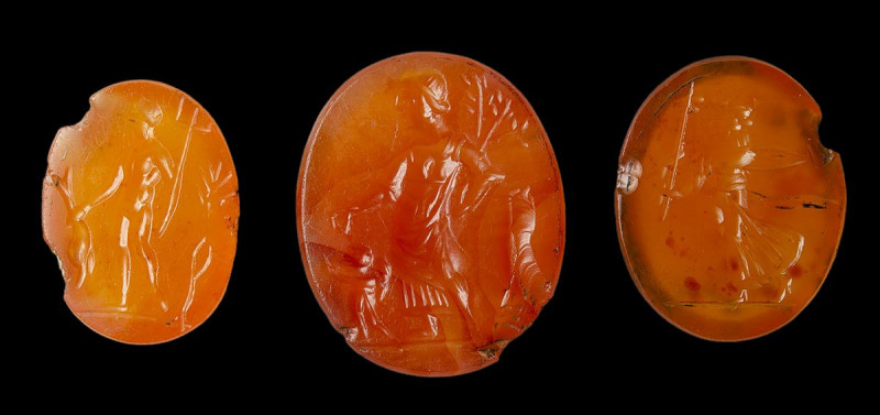 A lot of 3 postclassical agate-carnelian intaglios. Mythological figures. 

16...