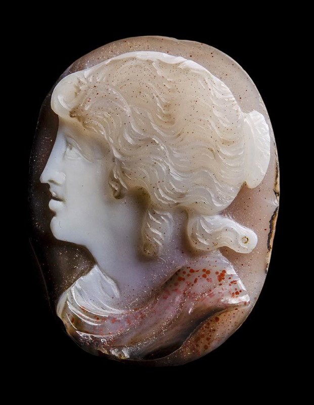 A postclassical three-layered agate cameo. Bust of a matrone. 

16th-18th cent...