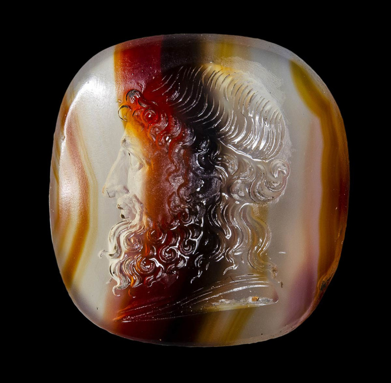 A neoclassical banded agate intaglio. Bust of Esculape.

19th century
19x19x5...