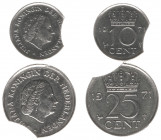 Misslagen en afwijkingen Koninkrijk NL - 25 Cent en 10 Cent 1971 MISSLAGEN muntplaatje met halfrond hiaat (stansfout) - 2,86 resp. 1,36 gram - PR