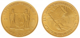 Suriname - 100 Gulden 1976 'Een Jaar Onafhankelijkheid' in geel goud - FDC