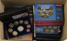 Box with 26 5 &10 euro coins in proof and BU-sets Netherlands + some other EU-countries, also some miscellaneous