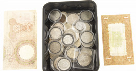 Box with various silver coins a.w. Wilhelmina and Juliana guldens, added 2 Dutch banknotes