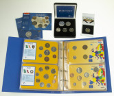 Box with various coins and medals Netherlands incl. Piekenset, Maxigulden 2001, Benelux 2004, Juliana silver, Euro's etc.