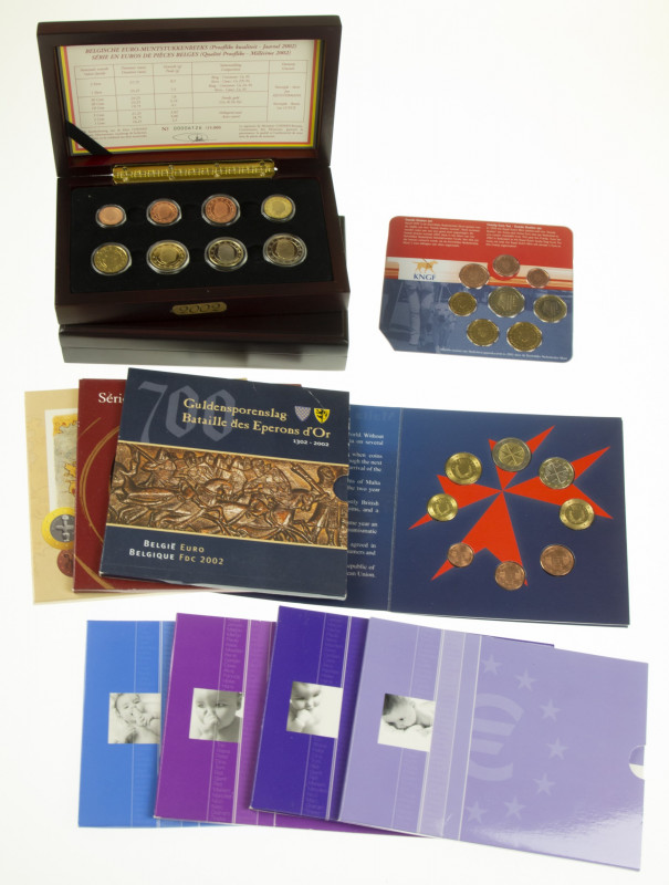 Box with many Euro coin sets Netherlands, also some other countries and Proofset...