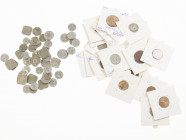 Diverse munten Curacao, Nederlandse Antillen en Suriname met iets zilver in doosje