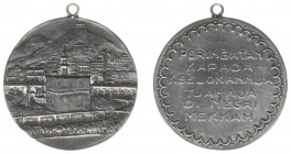 Nederlands Indië - ND (1930's) - Medal for Mecca pelgrimage - Obv. View on the Ka'aba / Rev. Six lines of Malay tekst in ornamented border ('warning f...