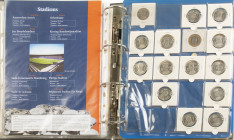 Netherlands - Album met ca. 250 gedenk- reclame- en automaatpenningen w.o. Oranje-2000 set en Bleijensteinse duit