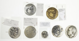 Netherlands - Penning 'Willem-Alexander 21 jaar' 38 mm zilver, idem eenzijdig (portretzijde) brons 65 mm, idem (bracteaat) zilverkleurig, Portret Juli...