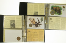 World - Collection coins and medals '30 years WWF International Coin Collection' in 2 albums, all in official Philatelic-Numismatic Covers, some half-...