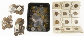 World - Verzameling van ca 150 telefoonpenningen w.o. Reichspost, Turkije 1952 en Trieste, tevens enkele zakjes Italiaanse gettone's