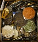 World - Box containing ca. 9 kilogram various medals incl. better specimens