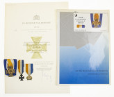 Medailles en onderscheidingen - Nederland - Onderscheidingsteken voor langdurige dienst als officier 15 jaar, with two miniatures, award document and ...
