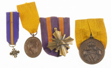 Medailles en onderscheidingen in doosjes - Nederland - Lot of three medals and one miniature, consisting of 'Ijver en Trouw' in bronze, 'Voor Trouwen ...