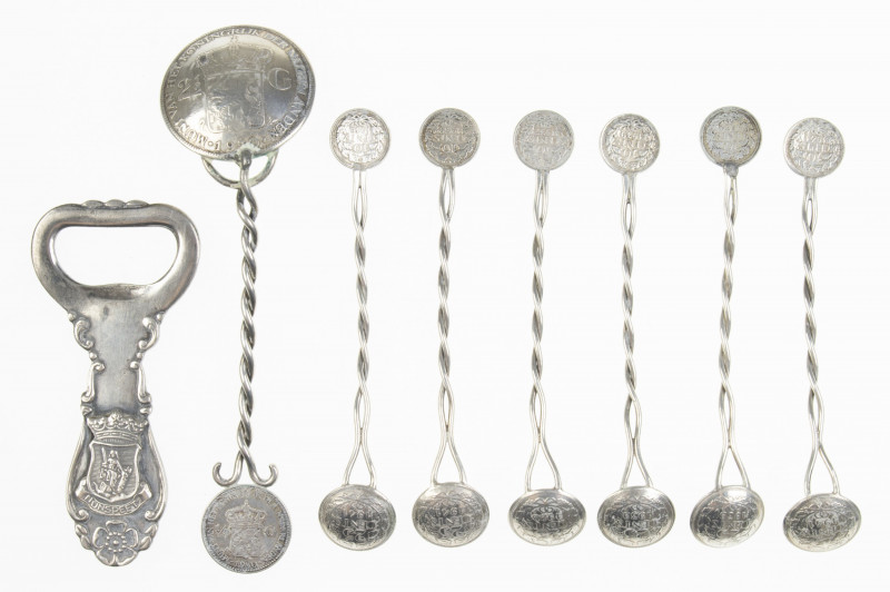 Varia - (Munt)sieraden - One big and six small spoons made of Wilhelmina silver ...