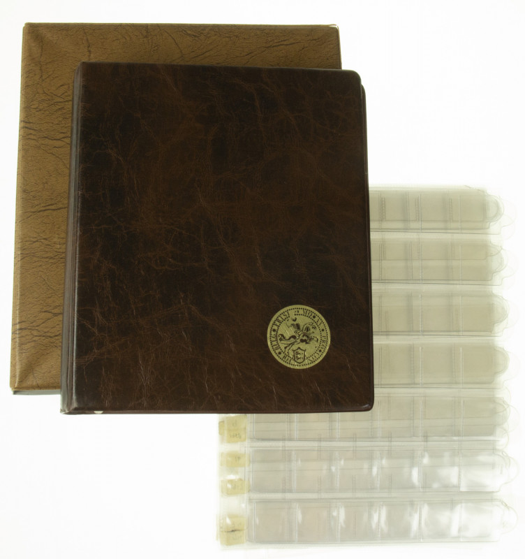 Varia - Muntbenodigdheden - Box with albumsheets for coins