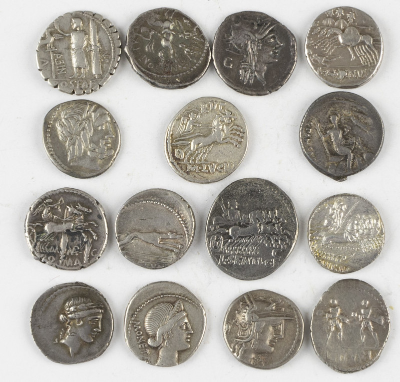 An interesting lot Roman Republican Denarii, in nice grades - in total 15 coins,...