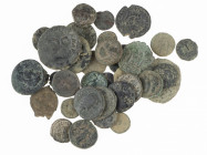 A small lot with mainly ancient bronzes: Roman, Greek etc. - in total c. 34 pieces in lower grades