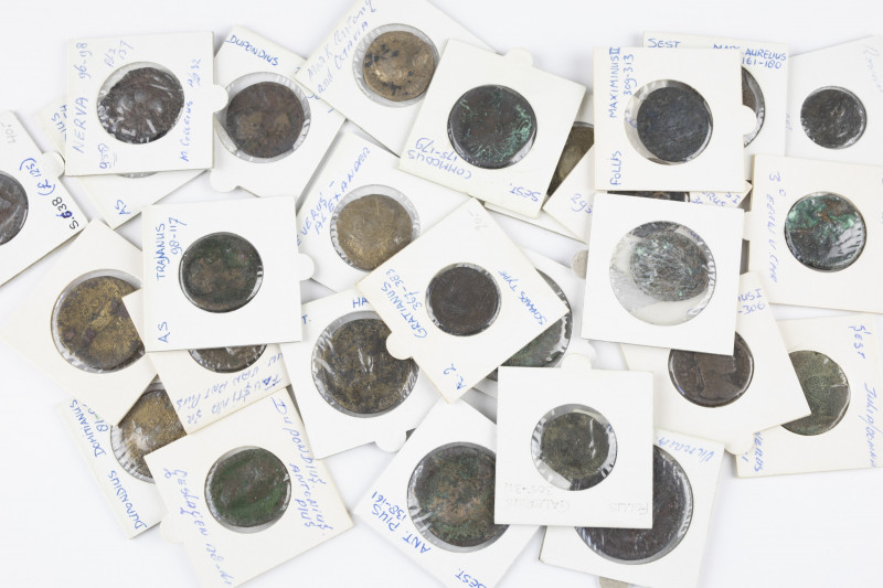 A mixed lot with ancient mainly Roman coins: 5 x Sestertius (incl. Commodus, Ant...