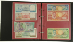 Overzeese Gebiedsdelen - Album banknotes Surinam including 1 Gulden 1960, 2½ Gulden 1967, etc. + Antillen 25 Gulden 2006
