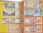 Afrika - Album banknotes Afrika including Guinea Bissau, Kenya, Lesotho, Liberia, Libya, Madagascar, Malawi, Mauritania + Mauritius - all described wi...