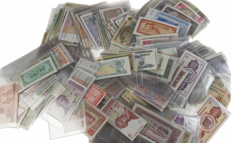 Wereld - Small box banknotes world including Croatia, Belarus, Indonesia, Nepal,...