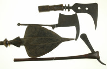 Congo - Democratic Republic - Lot with Congo ethnographic currency: forged iron ceremonial heart-shape knife, 2x sabre knife with wooden handle and , ...