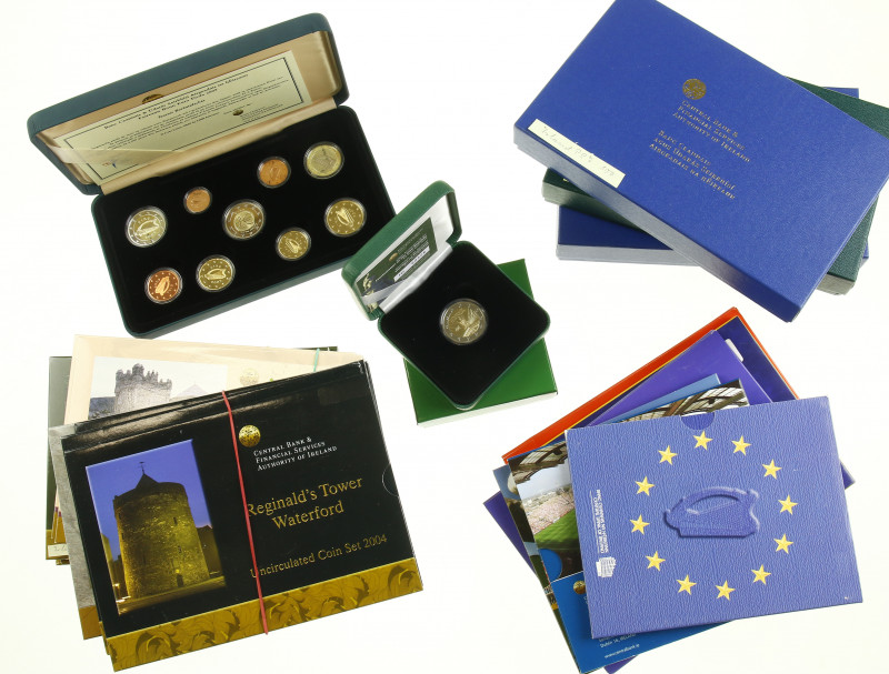 Ireland - Lot with Ireland Euro coins: 2x Proofsets 2007 & 2009, Bu-sets 2002-20...