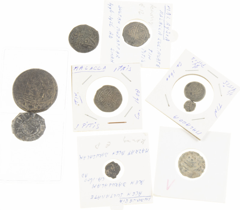 Malaysia - Lot with coins Portuguese Malacca: Bazarucco and Soldo, also Aceh tin...