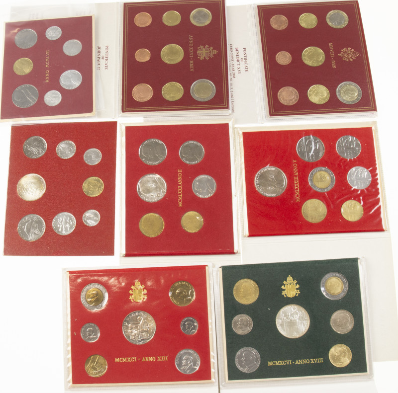 Vatican City - Lot with various Mintsets Vatican City a.w. 2004 and 2008