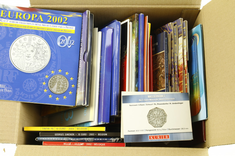 Euro's - Lot with various Euro mintsets a.w. San Marino 2002, Finland with Tripl...