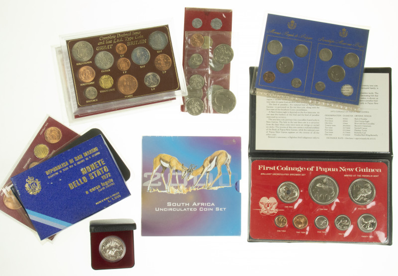 World coins - Large box with world coins and sets a.w. Papua New Guinea, USA, Gr...