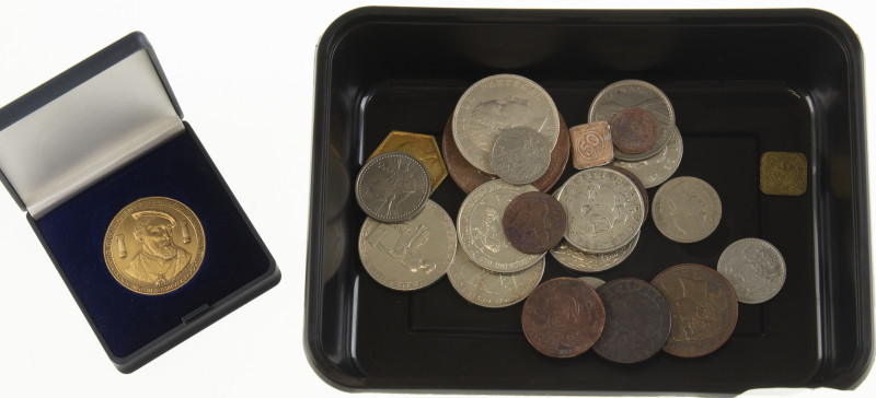 World coins - Lot of world coins in a box a.w. Belgium, Portugal, South Africa e...