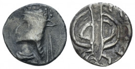 Persis, Uncertain king Obol I century BC - I century AD, AR 12.20 mm., 1.15 g.
Bearded bust l., wearing diadem with two loop tie and Parthian-style t...
