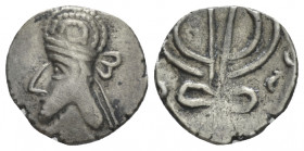 Persis, Uncertain king Obol I century BC - I century AD, AR 12.20 mm., 1.06 g.
Bearded bust l., wearing diadem with two loop tie and Parthian-style t...