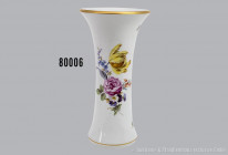 Porzellan-Vase, Meissen, aus dem Service für Kaiser Wilhelm II. (1888-1918), datiert 1894, mit kaiserlichem Monogramm, Dekor Neubrandenstein mit fein ...