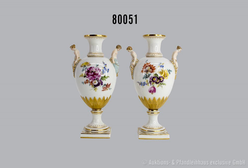 Konv. 1 Paar kleine Porzellan-Amphorenvasen, Meissen (1 Vase mit Nummern 34/K47)...