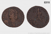 Römische Kaiserzeit, Constantius II. (337-361), Follis/Centenionalis, Rs. Kaiser nach links stehend, links zu seinen Füßen 2 Gefangene, 4,07 g, 20 mm,...
