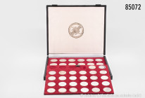Kleiner Sammler-Nachlass: Kassette aus Abo-Bezug, darin 26 x 5-DM-Gedenkmünzen (ab Fichte), dazu 24 x 10-DM-Gedenkmünzen auf die Olympischen Spiele in...