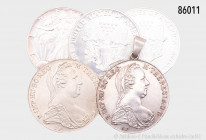 Kleines Silber-Anlagekonv., bestehend aus 2 x Maria Theresia Taler, offizielle NP, 833er Silber (1 x gehenkelt und mit Trageöse), dazu 3 x American Ea...