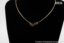 Kette, 14 Karat Gelbgold, Italien, mit altem Kastenschloss, mit 2 Rubinen und 3 Punktdiamanten, L ca. 41 cm, 8,2 g