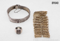 Konv. Silberschmuck: Armband, 835er Silber, ca. 1930er Jahre, mit 4 Granaten, mit Sicherheitskettchen, repariert, Armband, 835er Silber vergoldet mit ...