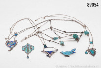 Konv. Silberschmuck, dabei 3 Silberketten mit Emailarbeiten, England, Jugendstil, Sterlingsilber, 1 Anhänger und Anstecker in Vogelform (Emailarbeit),...