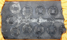 China
Westliche Han-Dynastie, 206/6 v.Chr.
Fragment einer Ton-Mulde für die Herstellung von Ban-Liang-Münzen, 175/119 v. Chr. 80 X 136 X 17 mm. sehr...