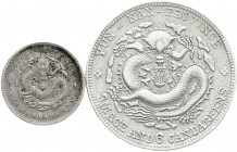 China
Qing-Dynastie. Pu Yi (Xuan Tong), 1908-1911
2 Stück: 1/2 Dollar (1/2 Yuan) o.J. (1909) Provinz Yunnan. Hupeh 10 Cents Kuang Hsü. beide sehr sc...