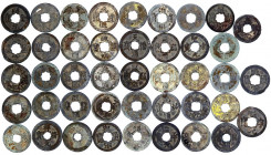 China
Lots bis 1949
Nördl. Sungdynastie: 43 Cashmünzen, alles Varianten mit Rosettenloch. schön bis sehr schön