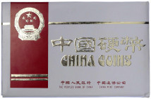 China
Volksrepublik, seit 1949
Kursmünzensatz 1984. Mit 7 Münzen und zusätzlich Medaille 'Ratte'. Original im blauen Blister mit Umverpackung (Umver...