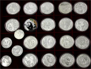 China
Lots der Volksrepublik China
22 Stück: 21 Silbergedenkmünzen aus 1990 bis 2002. 14 X 10 Yuan Panda 1 Unze Silber: 1990, 1991, 1992, 1993, 1994...