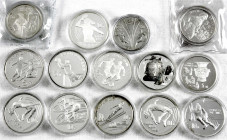 China
Lots der Volksrepublik China
14 Silber-Gedenkmünzen aus 1982 bis 1995. 6 versch. 10 Yuan mit Sportmotiven, 3 versch. 5 Yuan mit Fußballmotiven...